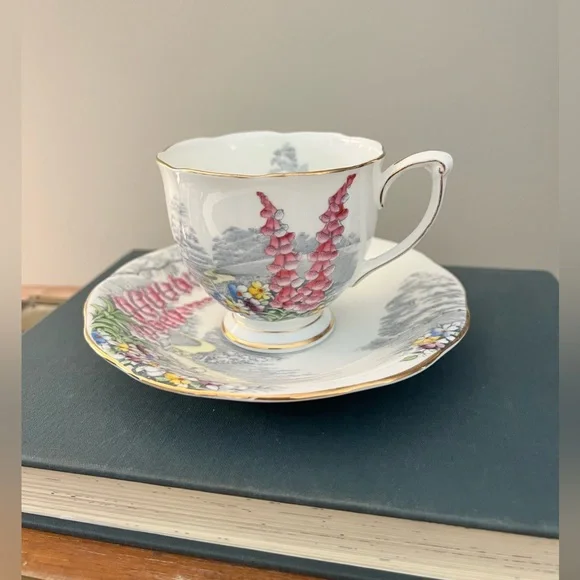 Queen Anne “Lovers Lane” fine bone china made in England - Picture 2 of 8